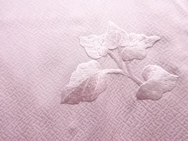  未使用品　蘇州刺繍草の実模様一ツ紋色無地着物